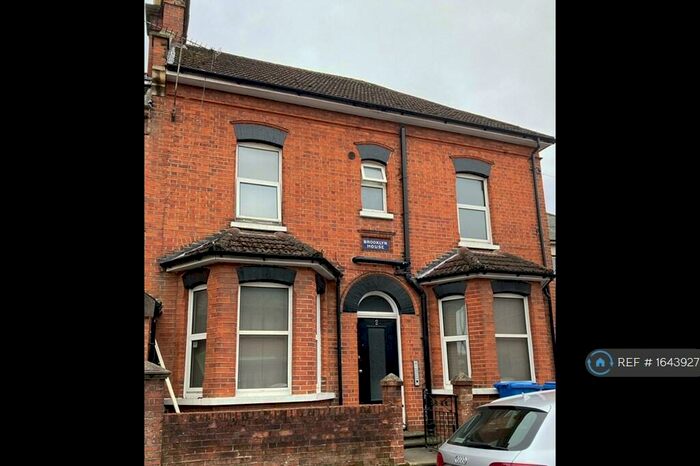 6 Bedroom End Of Terrace House To Rent In Upper Elms Road, Aldershot, GU11