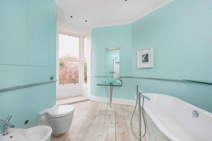 1 Bedroom Flat For Sale In Royal Crescent, Bath, BA1