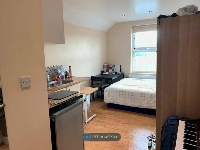 Studio To Rent In Staines Road, Hounslow, TW3