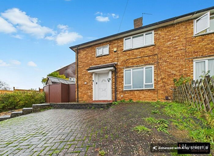 3 Bedroom Semi-Detached House For Sale In Walshford Way, Borehamwood, WD6