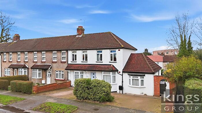 4 Bedroom End Terrace House For Sale In Trent Gardens, London, N14