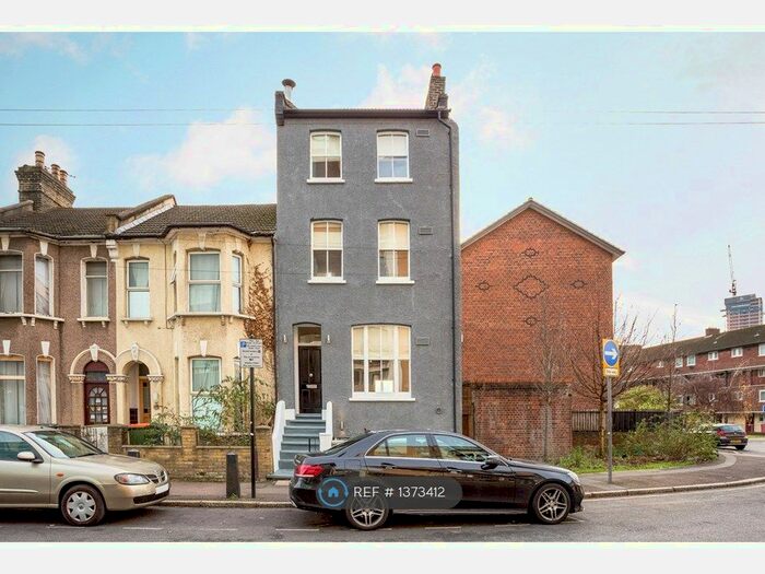 3 Bedroom End Of Terrace House To Rent In Grove Crescent, London, E15