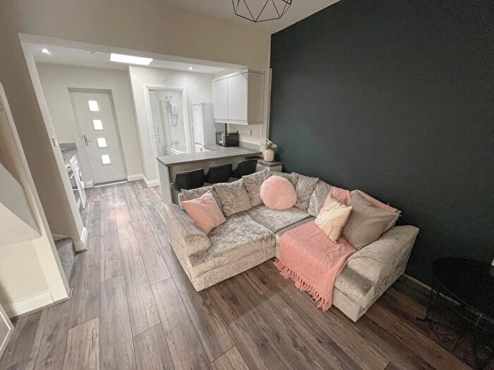 3 Bedroom Terraced House To Rent In Grantham Street, L6