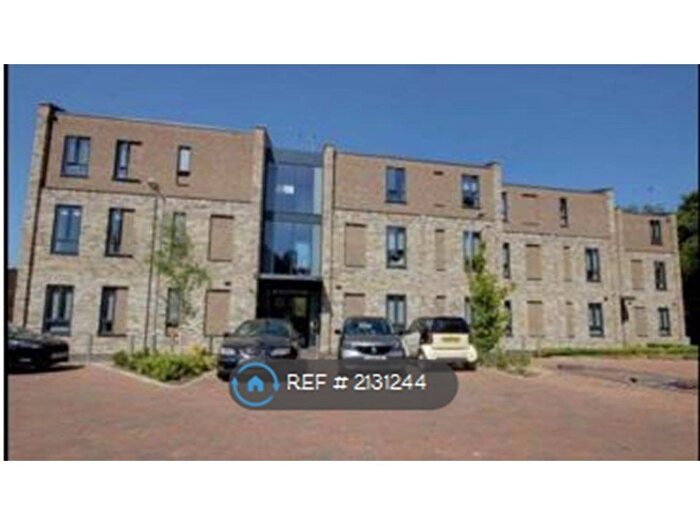 2 Bedroom Flat To Rent In Green Close, Brookmans Park, Hatfield, AL9