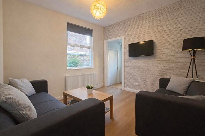 5 Bedroom Semi Detached House To Rent In Cawdor Road, Manchester, M14