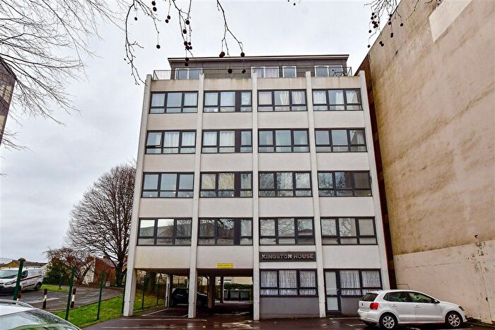 2 Bedroom Flat For Sale In Kingston Crescent, Portsmouth, Hampshire, PO2