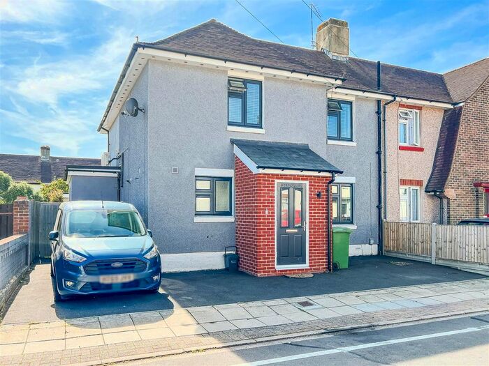 Houses for sale & to rent in PO6 3RA, Sudbury Road, Cosham Portsmouth