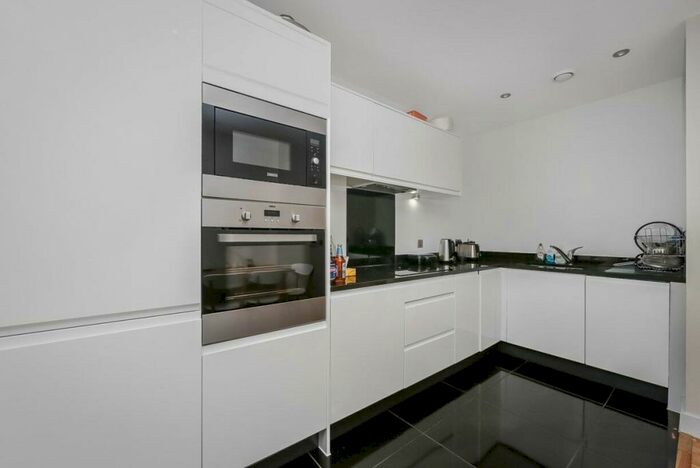 2 Bedroom Flat To Rent In Green Lanes Walk, London, N4