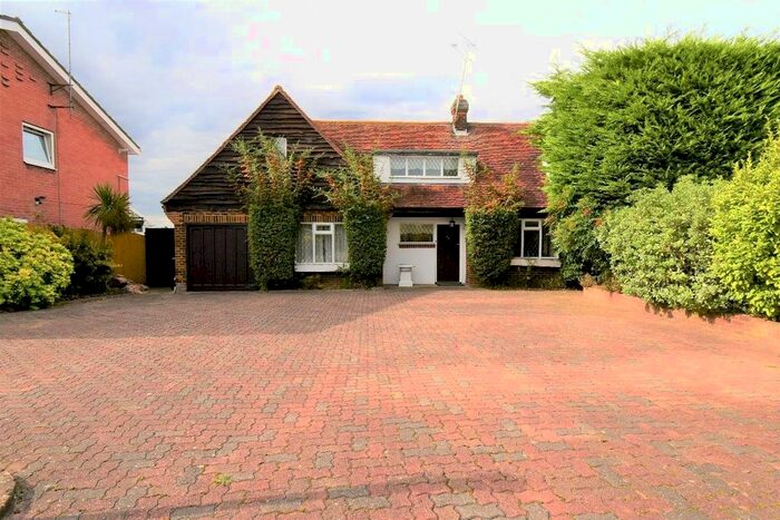 4 Bedroom Detached House To Rent In Lambourne Road, Chigwell, Chigwell, IG7