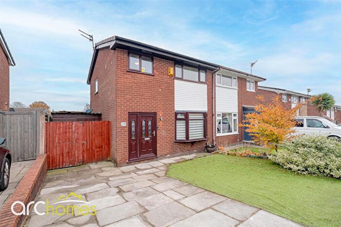 3 Bedroom Semi-detached House For Sale In Meadowbank Avenue, Atherton, Manchester, M46