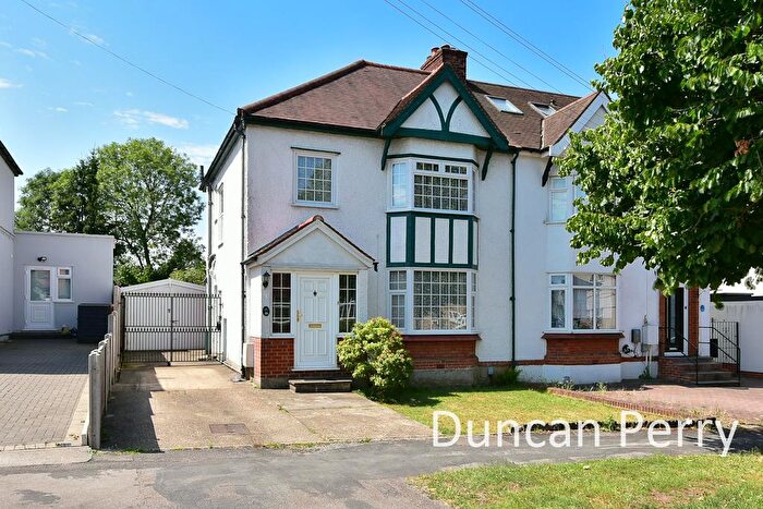 3 Bedroom Semi-Detached House For Sale In Strafford Gate, Potters Bar, EN6