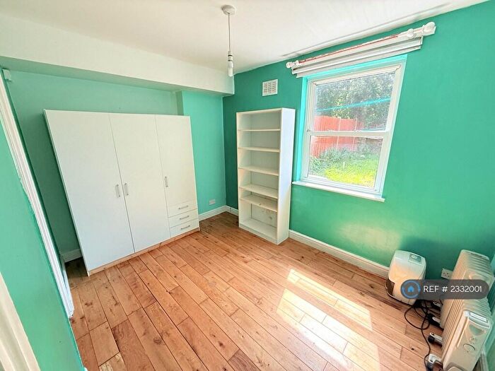 1 Bedroom Flat To Rent In Cressingham Road, London, SE13