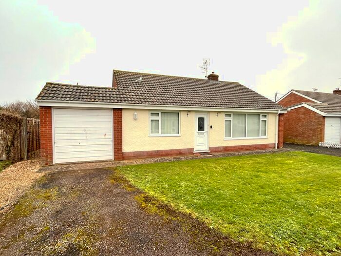 2 Bedroom Bungalow To Rent In Doniford Drive, Taunton, TA4