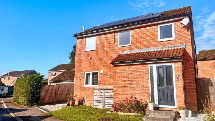 3 Bedroom Detached House For Sale In Nightingale Road, Petersfield, GU32