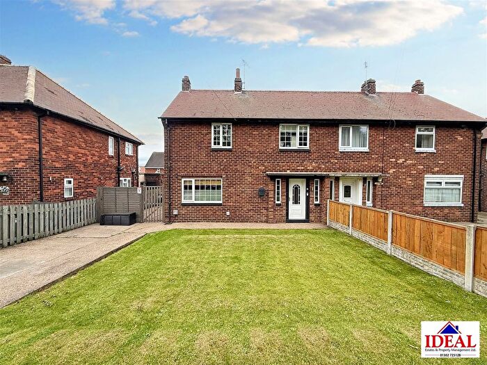 3 Bedroom Semi-detached House For Sale In Elmwood Avenue, Woodlands, Doncaster, DN6