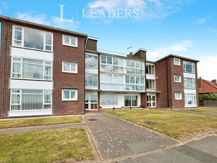 2 Bedroom Flat To Rent In Kings Parade, Holland-on-Sea, CO15