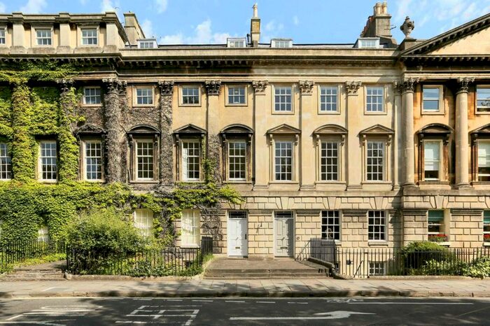 2 Bedroom Apartment To Rent In Queen Square, BA1