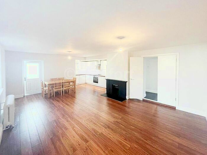 2 Bedroom Maisonette To Rent In St. Annes Close, London, N6