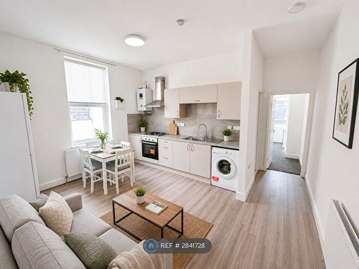 2 Bedroom Flat To Rent In Nottingham, Nottingham, NG7