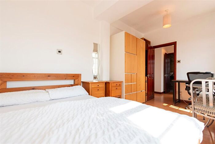 Studio To Rent In Rossmore Court, Regents Park, NW1