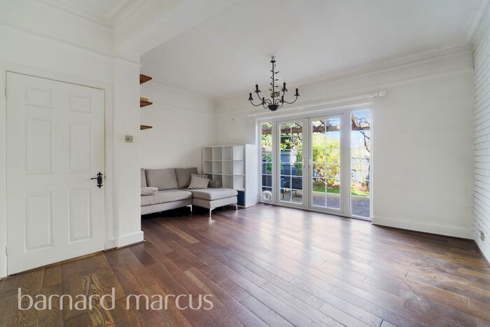 2 Bedroom Flat To Rent In Jephtha Road, London, SW18