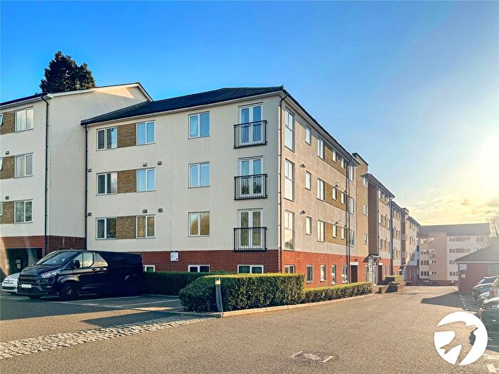 2 Bedroom Flat For Sale In Bambridge Court, Maidstone, Kent, ME14