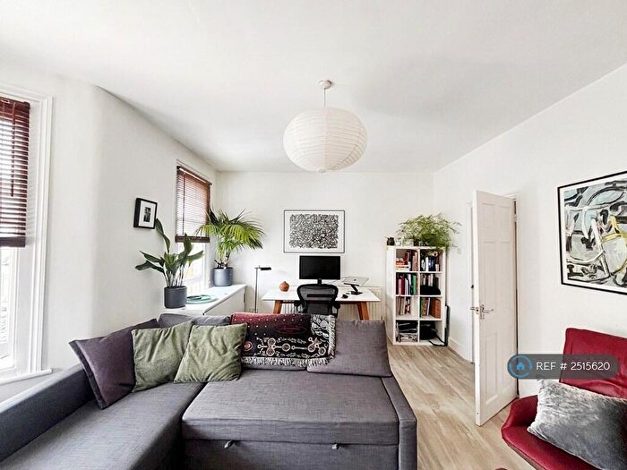 2 Bedroom Flat To Rent In Leytonstone, London, E11