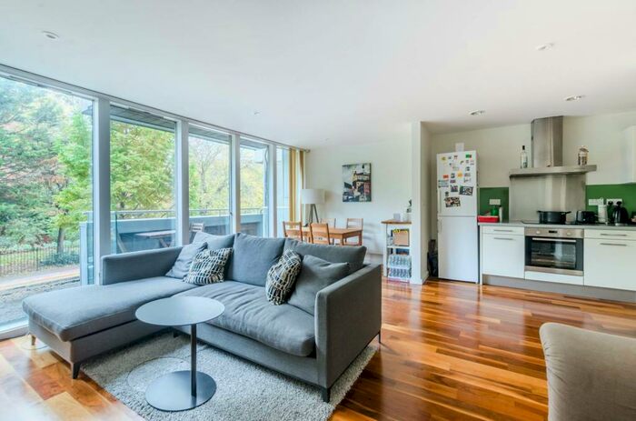 2 Bedroom Flat To Rent In Lever Street, Clerkenwell, London, EC1V