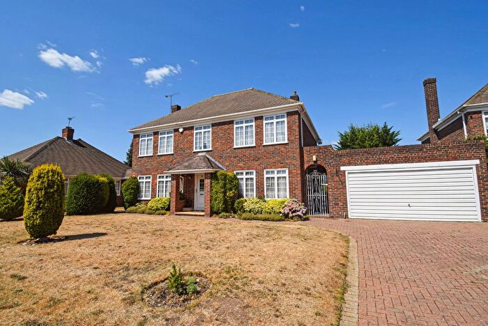 4 Bedroom Detached House For Sale In The Fairway, Burnham, Buckinghamshire, SL1