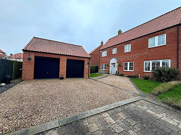 4 Bedroom Semi-Detached House For Sale In Golf Course Lane, Waltham, Grimsby, N.E. Lincs, DN37