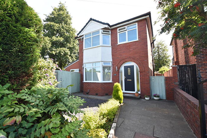 3 Bedroom Detached House For Sale In Woodsend Road, Flixton, M41