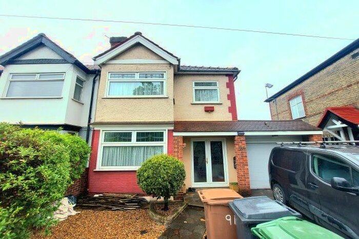 3 Bedroom Property To Rent In Billet Road, London, E17