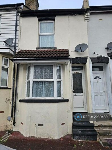 3 Bedroom Terraced House To Rent In Castle Road, Chatham, ME4