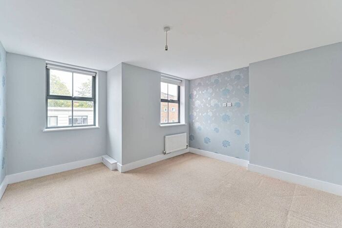 2 Bedroom Flat To Rent In Lee High Road, Hither Green, London, SE13