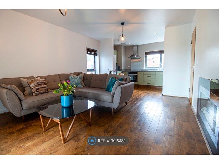 2 Bedroom Flat To Rent In Bouverie Court, Leeds, LS9