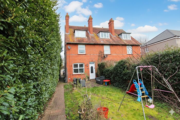 3 Bedroom End Of Terrace House For Sale In Edgecombe Lane, Newbury, RG14