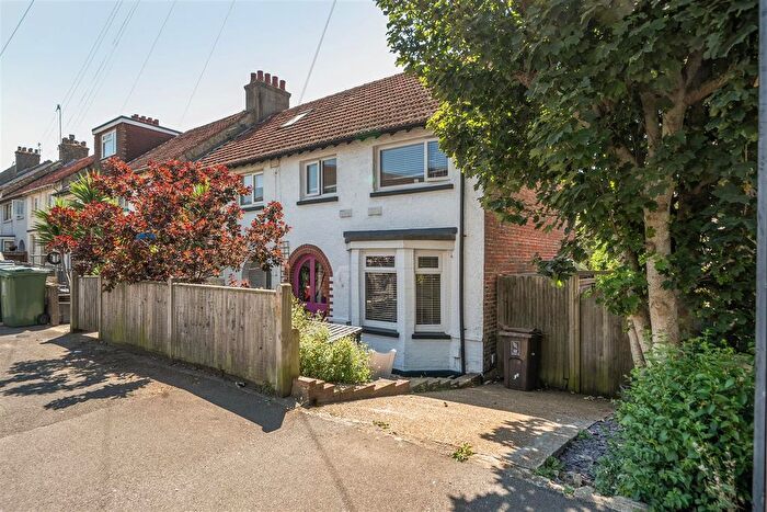 3 Bedroom Semi-Detached House For Sale In Shelldale Road, Portslade, Brighton, BN41