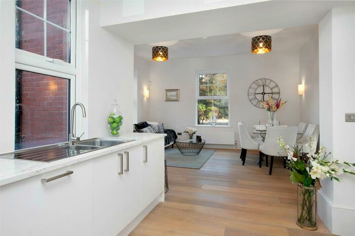 2 Bedroom Apartment To Rent In Exmouth, Devon, EX8