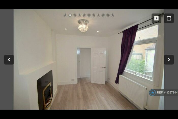 2 Bedroom Flat To Rent In Rozel Terrace, Croydon, CR0