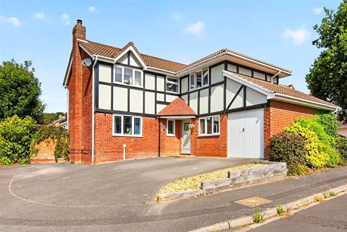 4 Bedroom Detached House For Sale In Field Close, Locks Heath, Southampton, SO31