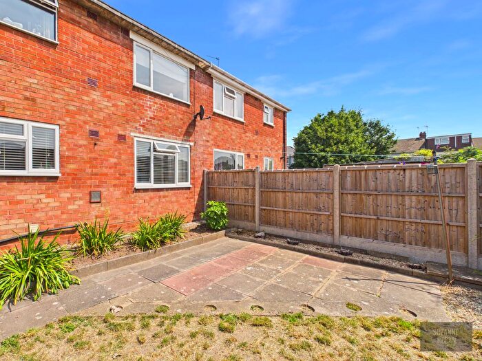 2 Bedroom Maisonette For Sale In Malam Close, Tile Hill, Coventry, CV4