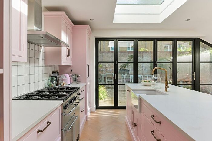 2 Bedroom Detached House To Rent In Lime Grove, London, W12