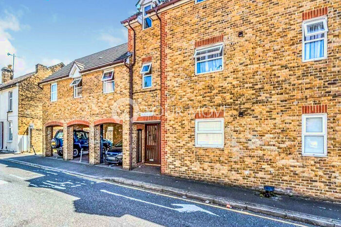 1 Bedroom Flat To Rent In Beck House Crown Street, Gillingham, Kent, ME7