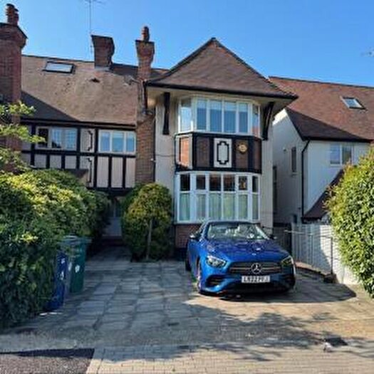 4 Bedroom Semi Detached House For Sale In London, NW11