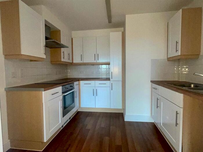2 Bedroom Flat To Rent In The Broadway, London N9