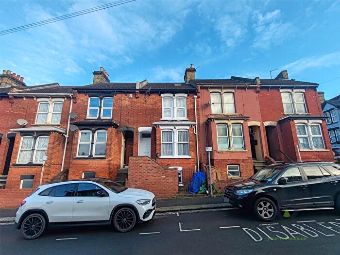 3 Bedroom Terraced House For Sale In Hillside Road, Chatham, Kent, ME4