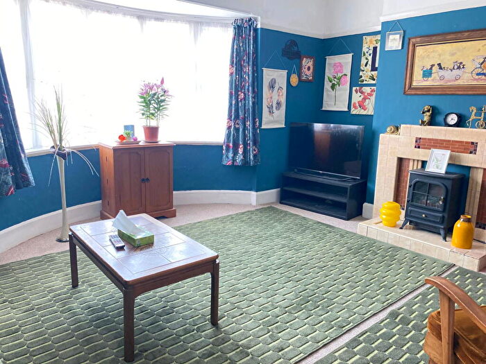 3 Bedroom End Of Terrace House For Sale In Fosse Road South, Leicester, LE3
