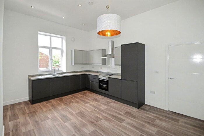 2 Bedroom Flat To Rent In Bury New Road, Whitefield, M45