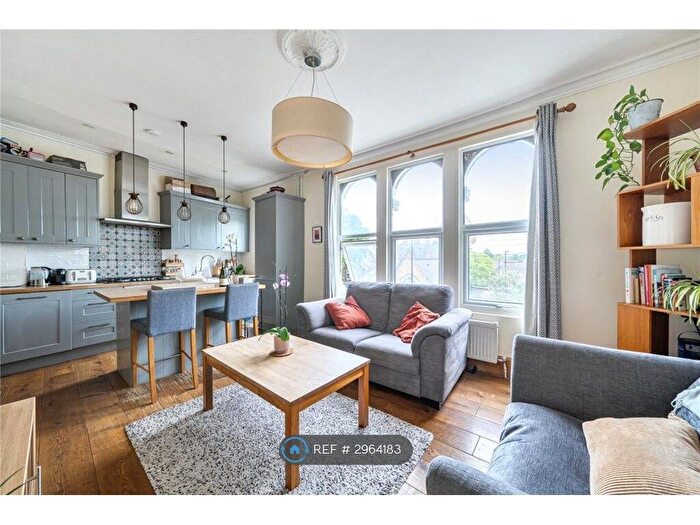 4 Bedroom Flat To Rent In Champion Crescent, London, SE26