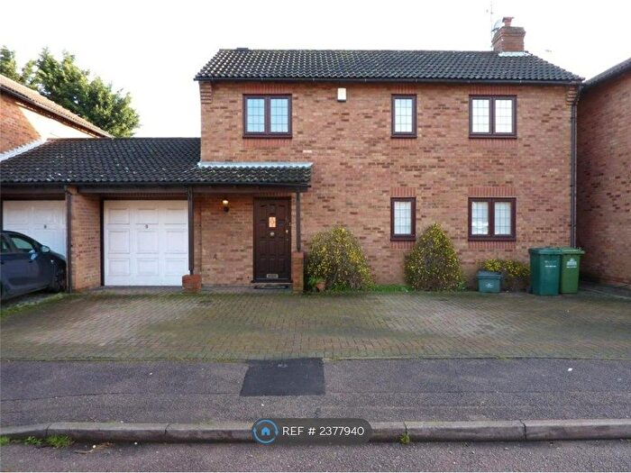 3 Bedroom Detached House To Rent In Oakview Close, Cheshunt, Waltham Cross, EN7
